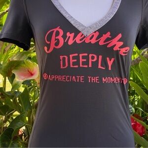 Lululemon like new! no sz tag c-measurements for this stretchy athletic top.